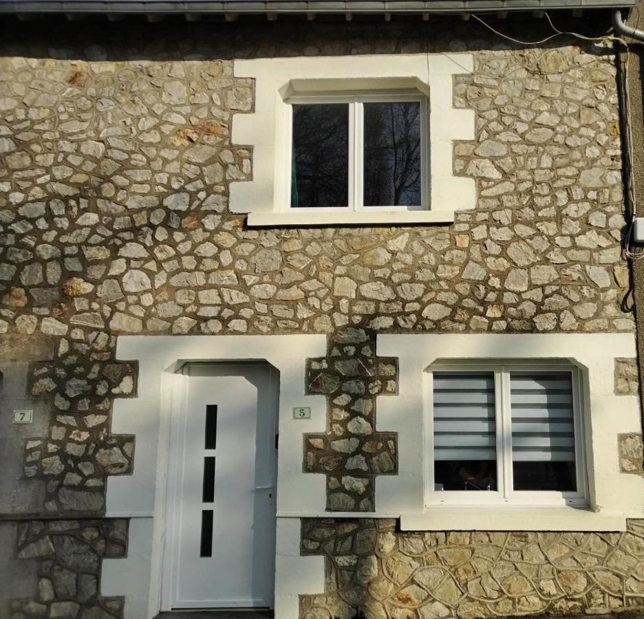 Вілла Le Logis Du Bourgneuf Charmante Petite Maison Le Bourgneuf-la-Foret Екстер'єр фото