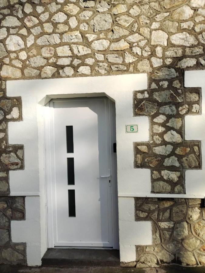 Вілла Le Logis Du Bourgneuf Charmante Petite Maison Le Bourgneuf-la-Foret Екстер'єр фото